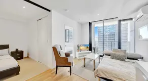 Bright 2BR Apartment City Views & Central - Image 2