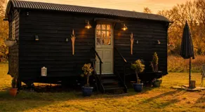 Mountbatten Shepherds hut & Buckhurst Shepherds hut - Image 4