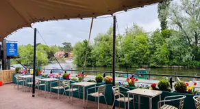 Uno Thames Hotel - Image 2