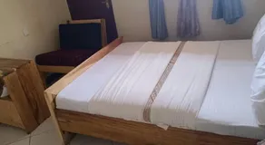 Johnnies Lodge - Image 5