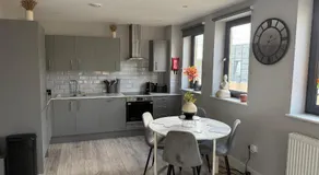 Stylish Penthouse 5-Bed Duplex - Image 3