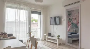 Dob36 Apartment with FREE Private PARKING and BALCONY - Image 3