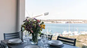 9TEN11 Apartments Seaview - Image 5