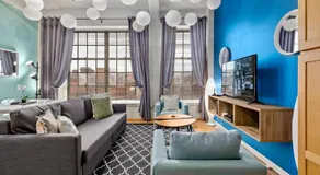 Trifecta 2BR Free Parking Modern Superhost - Image 2