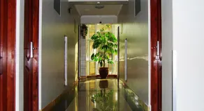 Mc-Elly's Hotel - Image 3