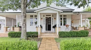 Narraweema Guesthouse - Historic Luxury BnB Retreat - Image 2