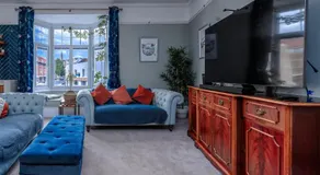 Victorian High Street flat, parking, WiFi - Image 3