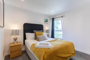 Modern 2 bed BroomPark/Central apt. with Parking - Image 3