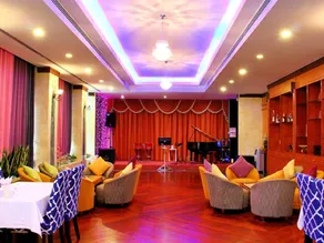 Summit Pavilion Hotel - Image 3