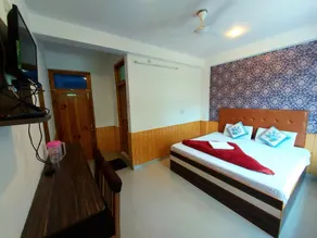 The Shalangco Villa Deluxe Room with Balcony - Image 2