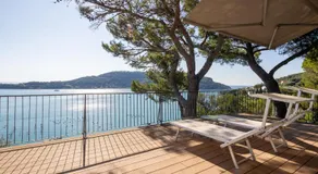 Exclusive designer apartment Facing Palmaria Island Spacious scenic terrace Bright Modern Interiors Fully equipped kitchen Air conditioning Private parking Up to 6 guests - Image 3