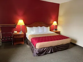 Express Inn & Suites - Image 2