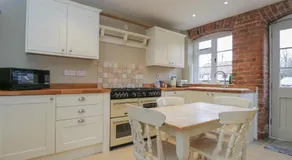 Granary Cottage - Image 2