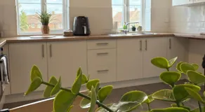 ResiLets - Berwick House - Large 4 Bed Townhouse - Contractor stays - Image 4