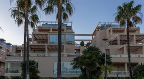 Apartamento con vistas al mar en urbanización de lujo Almerimar - Image 3