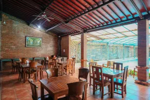 RedDoorz at Savitri Hotel - Image 4