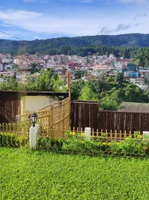 Woodland Hill Stay - Image 1