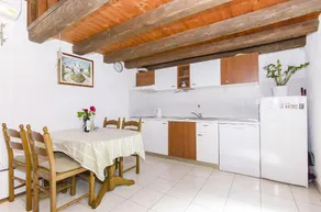 House Ivan - Image 2