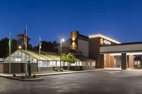 La Quinta Inn & Suites by Wyndham Yakima Downtown - Image 4