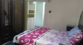 شقة بغرفة ثلاثية بحمام خاص ومطبخ صغير - Image 5