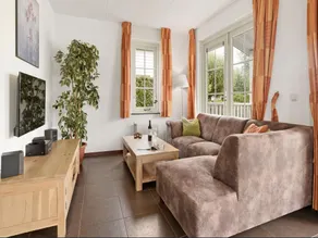 Bungalow in South Holland by the Water - Image 2