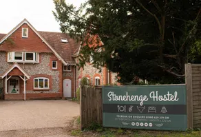 Stonehenge Farmhouse - Image 3
