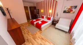 Hotel Pine - Image 2