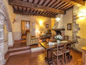 Apartment in Tuscany with Pool & Garden - Image 3