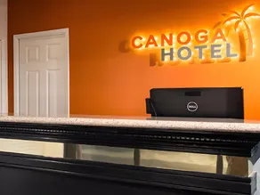Canoga Hotel at Warner Center - Image 5
