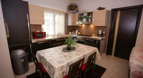 Pine-Tree Apt w/ Private Garden 50 m from the Sea - Image 3