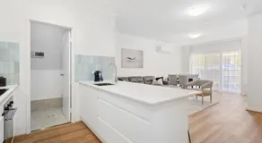 Central Escape 2 Bedroom Apartment with Courtyard - Image 5