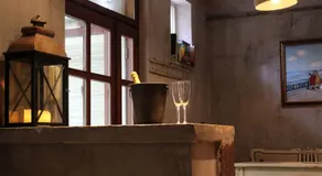 VINTAGE in Old Town - Image 5