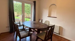 Large 4 Bed with Parking - Image 3