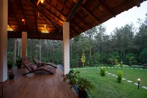 StayVista at Sienna - Strelitzia 3BHK with Breakfast and Jacuzzi - Luxury Homestay - Image 4