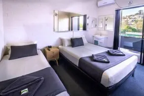 Kingsford Riverside Inn - Image 2