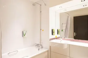 Premier Inn Aberdeen Westhill - Image 4
