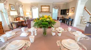 John & Gate House boutique Bed and Breakfast - Image 4