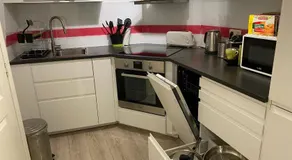 Spacious apartment in Charleroi 100 m² with parking 5 ppl - Image 4