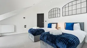 Modern 2 Bedroom Apartment Free Parking - Image 2