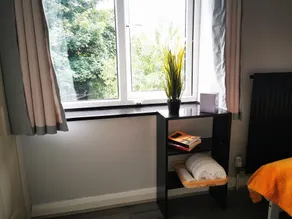 Entire 3 bedroom house private Garden and BBQ - Image 5