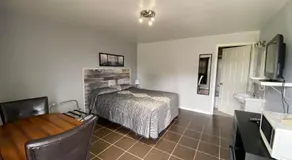 Motel Exquise - Image 2