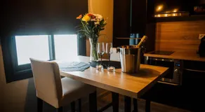 La Suite Romantique avec Jacuzzi au Cœur de Perpignan - Image 2