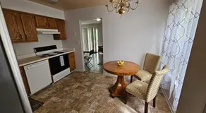 Williamsburg Executive Rooms near Busch Gardens - Image 3