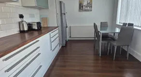 Entire House - Cheshire Oaks/Ellesmere Port - Image 4