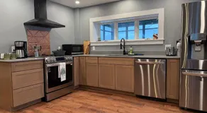 Lakefront Farmhouse for Family Gatherings - Image 2