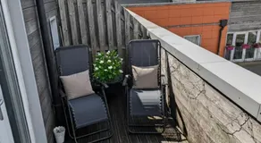 Cosy Central 2-Bed Flat City View & Parking - Image 3