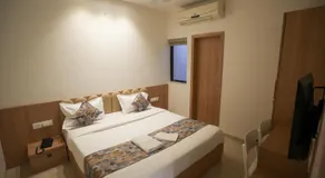 Maruti Grand Hotel - Image 4