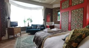 William Morris, Spacious ground floor lux double bedroom - Image 2