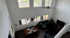 Luxury Room - Queen Bed, Pool & Putting Green - Image 4