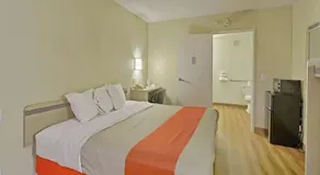 Red Carpet Inn And Suites - Image 4